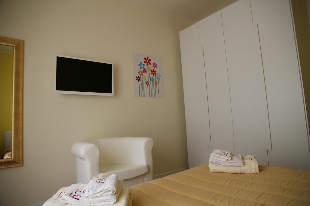Domus Yenne Suites Cagliari Bagian luar foto