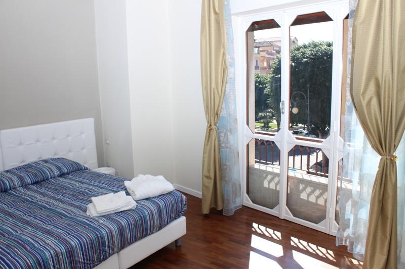 Domus Yenne Suites Cagliari Bagian luar foto