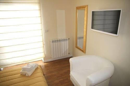 Domus Yenne Suites Cagliari Bagian luar foto