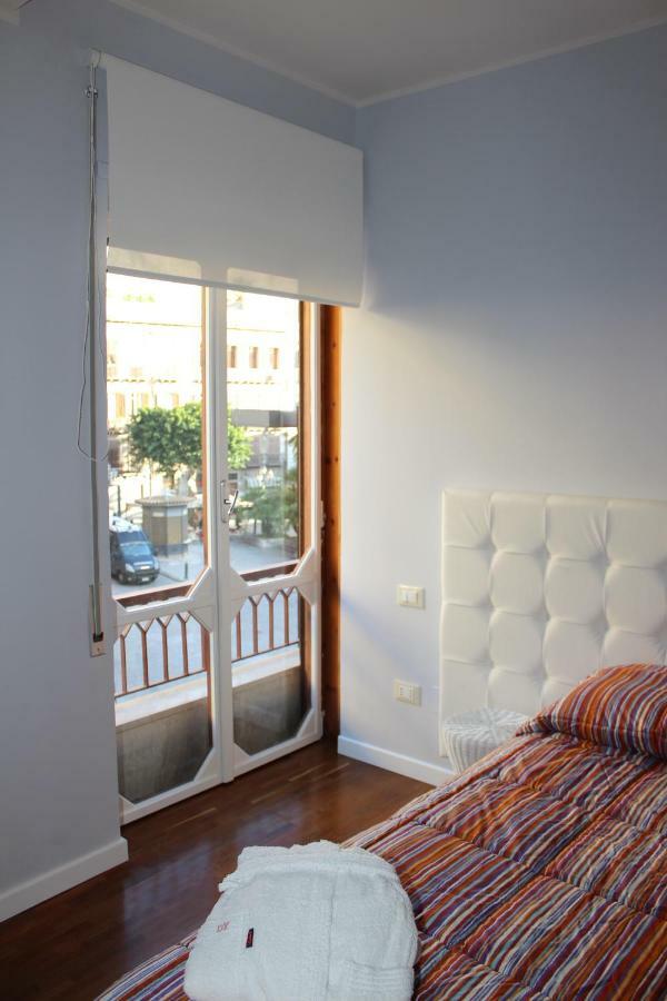 Domus Yenne Suites Cagliari Bagian luar foto